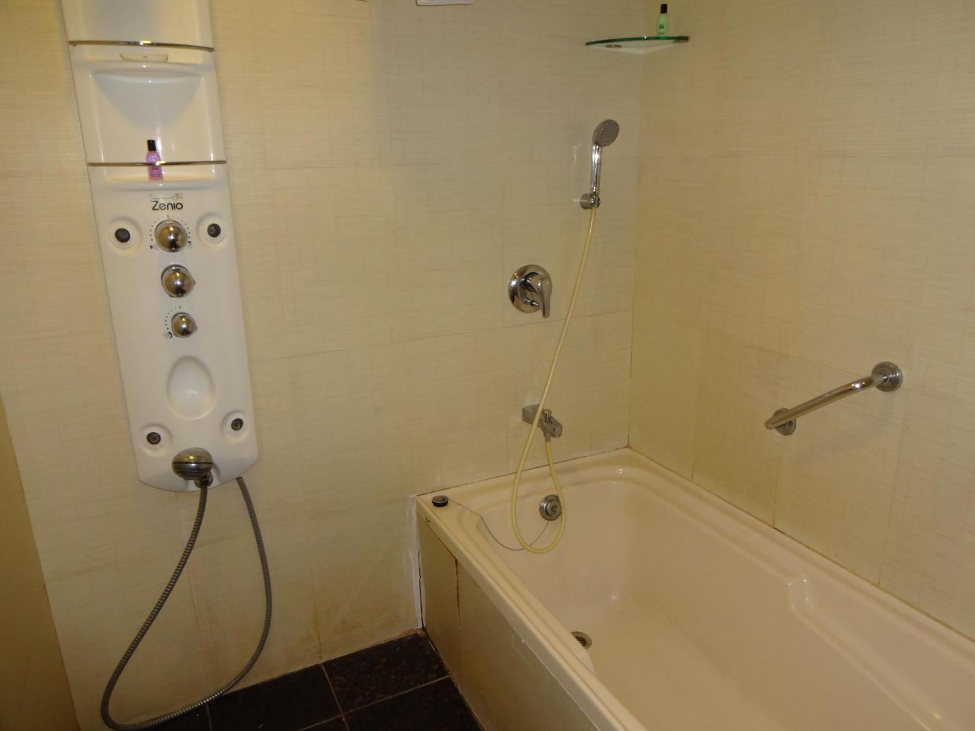 Hotel The Sunway Manor 3*